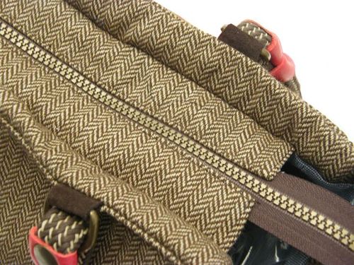 Sac fraise chevron marron zip