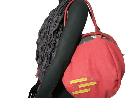 Sac bouboule cuir rouge 245 euros