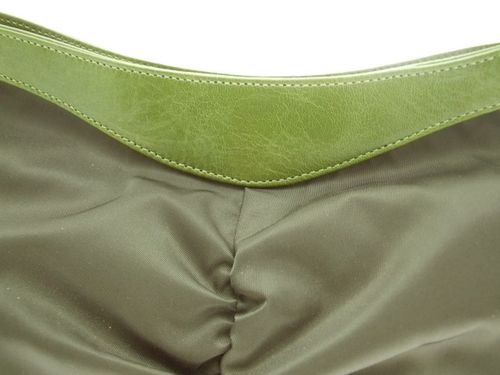 Sac macaron nylon vert détail 119,50 euros